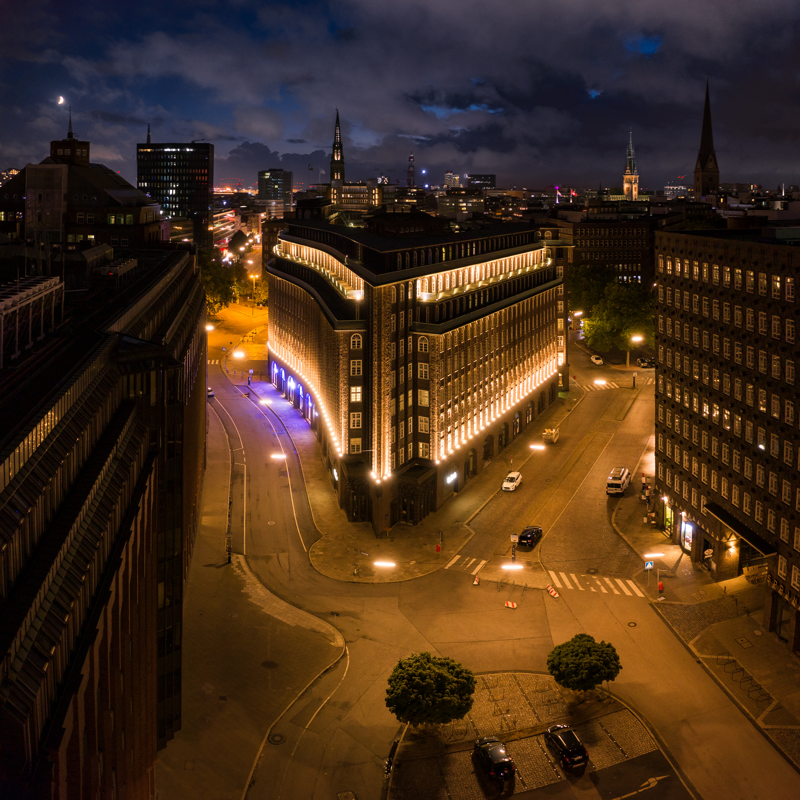 
Chile Haus during the night.

